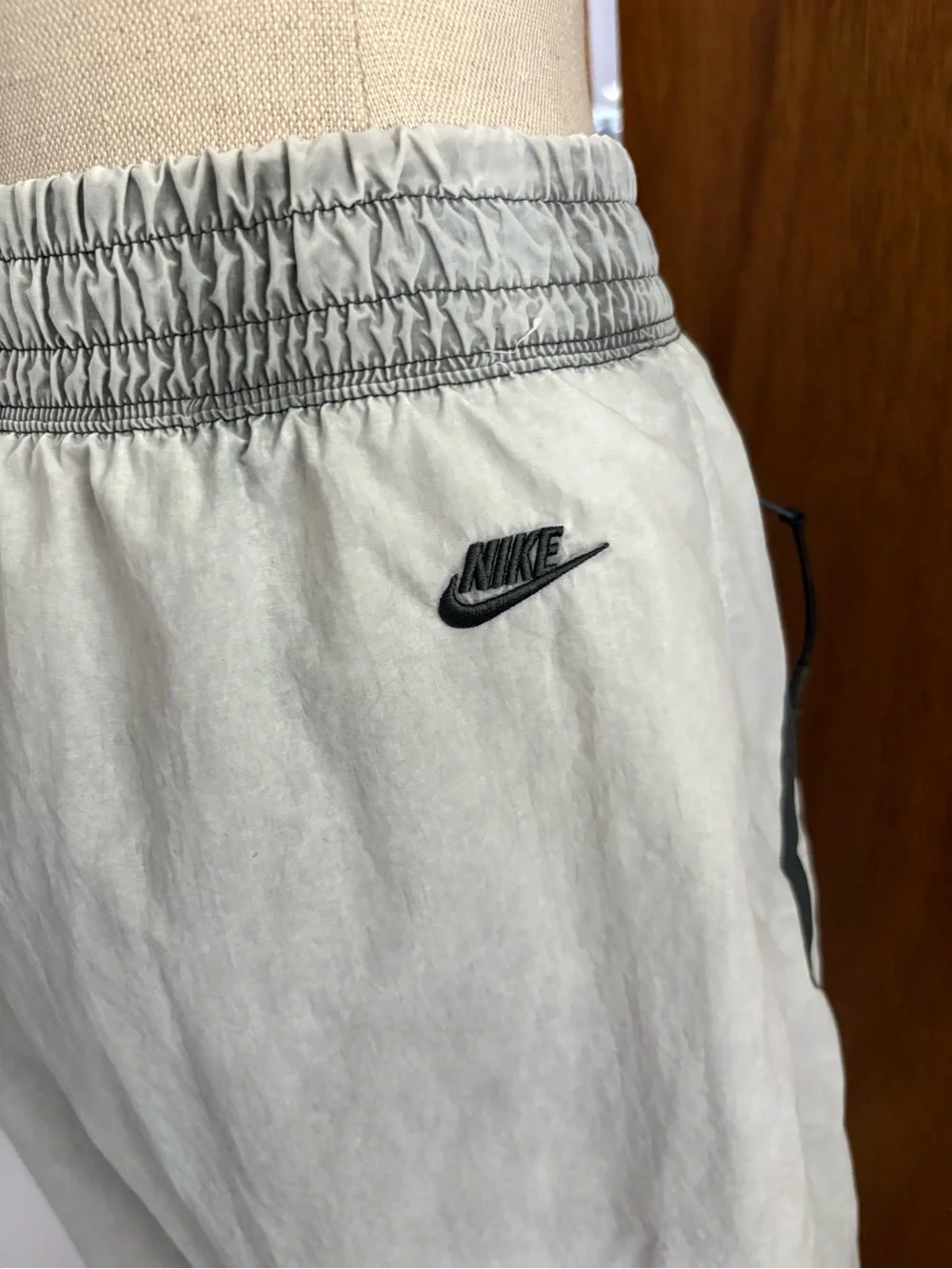 NIKE sz S Gray Tech Pack High Rise Woven Shorts DM6508 Elastic Waist